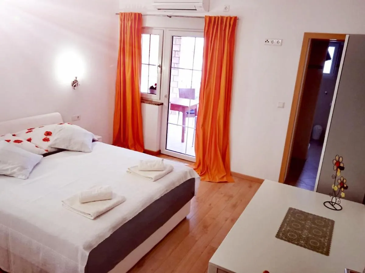 Rooms & Studio Apartmani Flower Bibinje