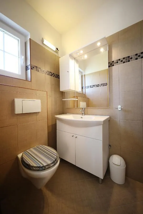 Rooms & Studio Apartmani Flower Bibinje
