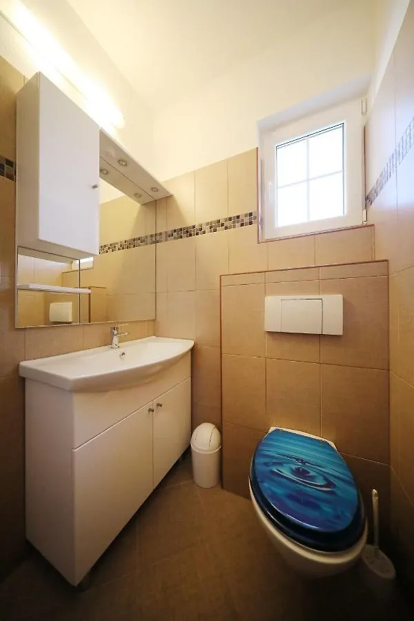 Rooms & Studio Apartmani Flower بيبينيا