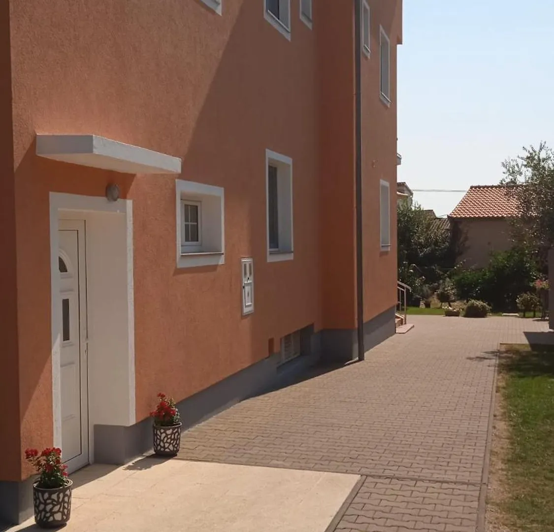 Rooms & Studio Apartmani Flower Bibinje Gasthof