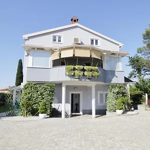 https://apartments-titonel.in-istria.net